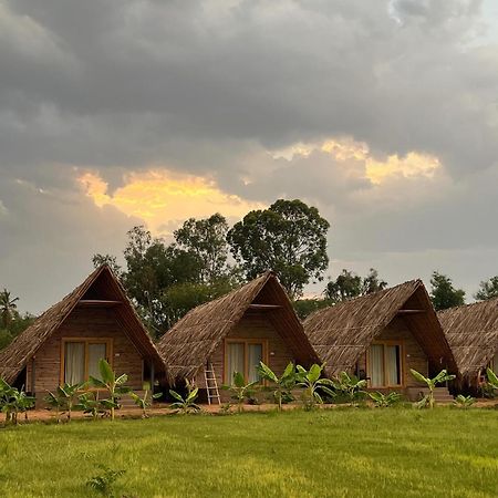 Hotel Tropical Hampi Extérieur photo