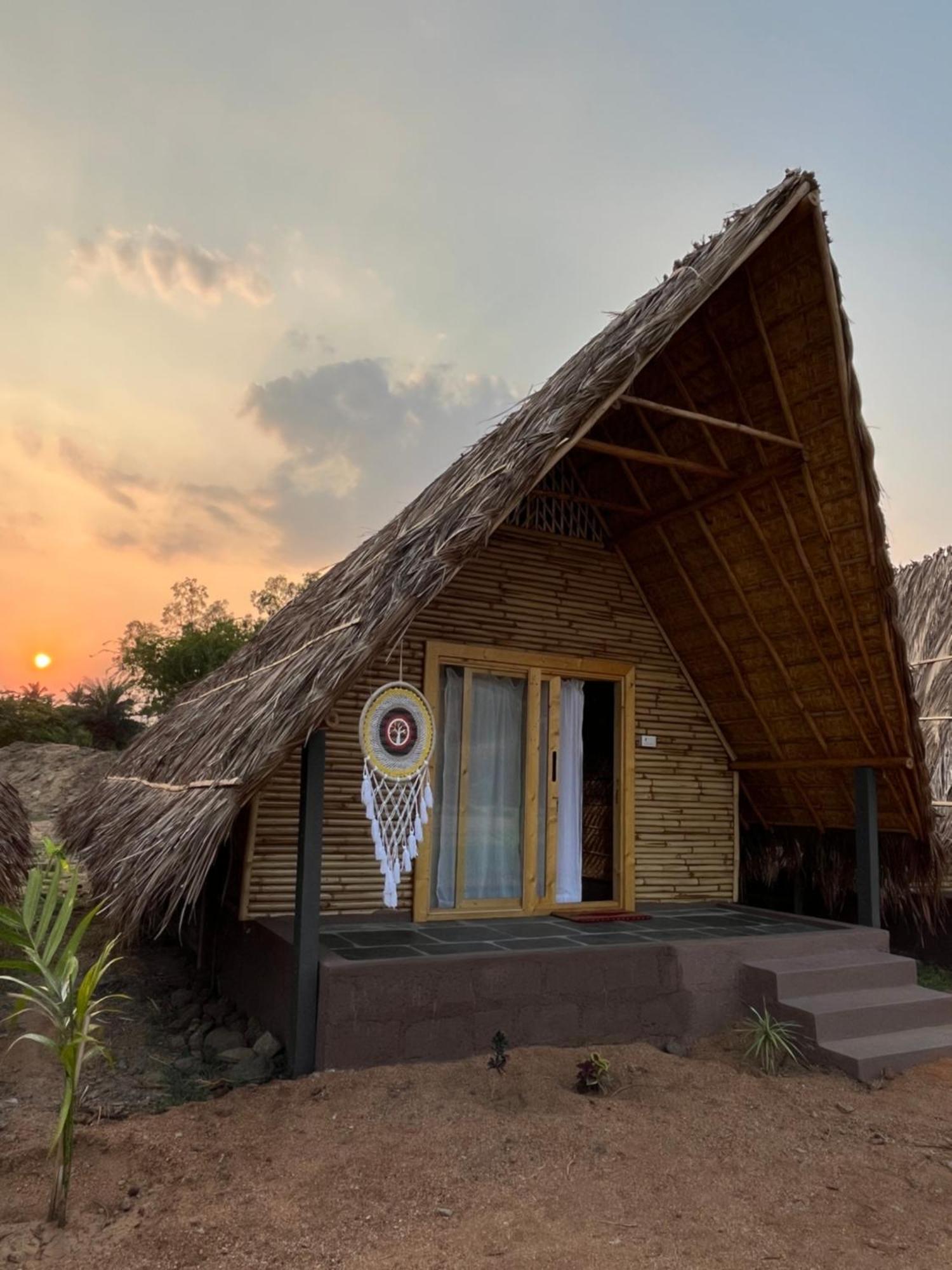 Hotel Tropical Hampi Extérieur photo