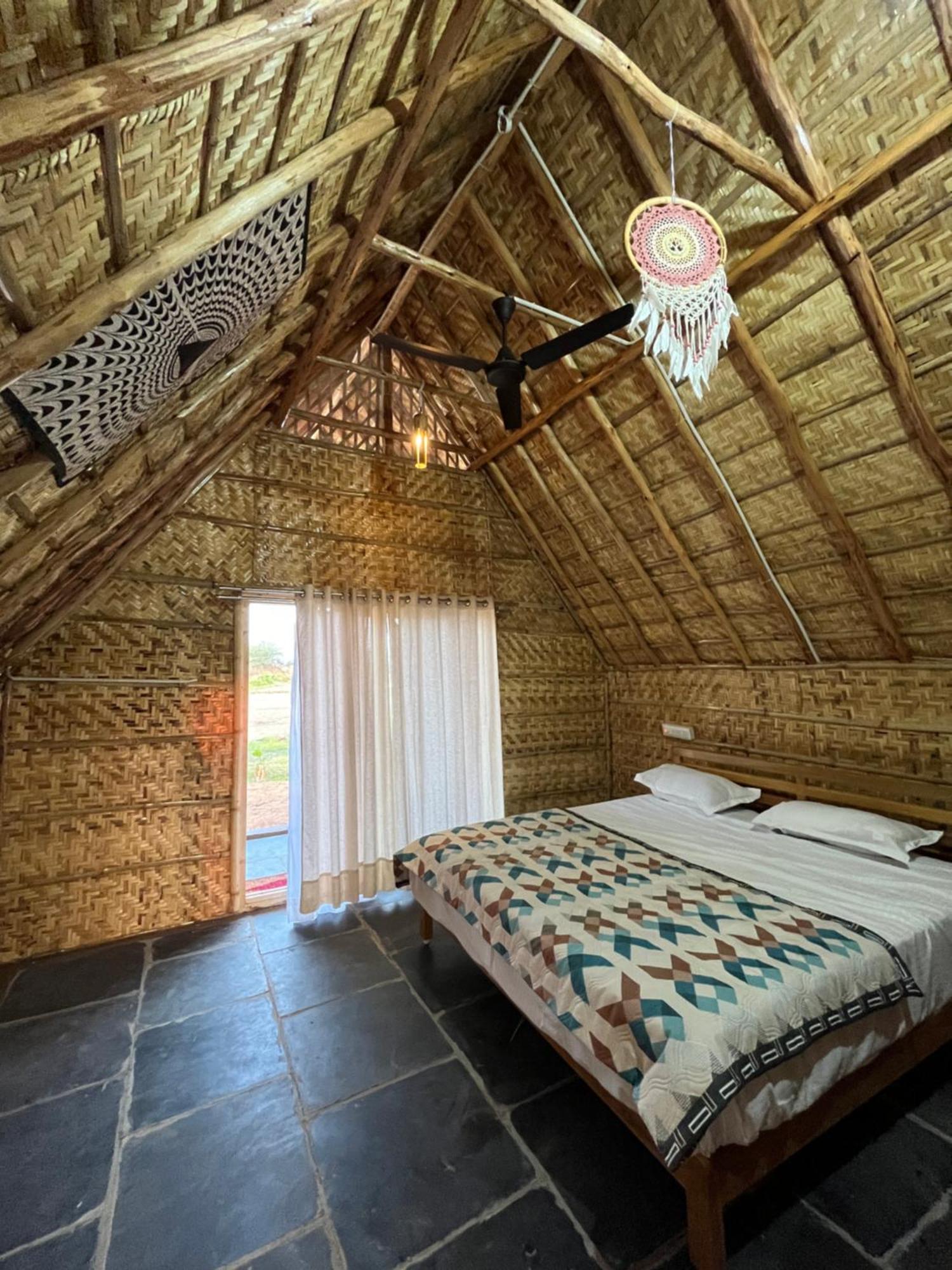 Hotel Tropical Hampi Extérieur photo