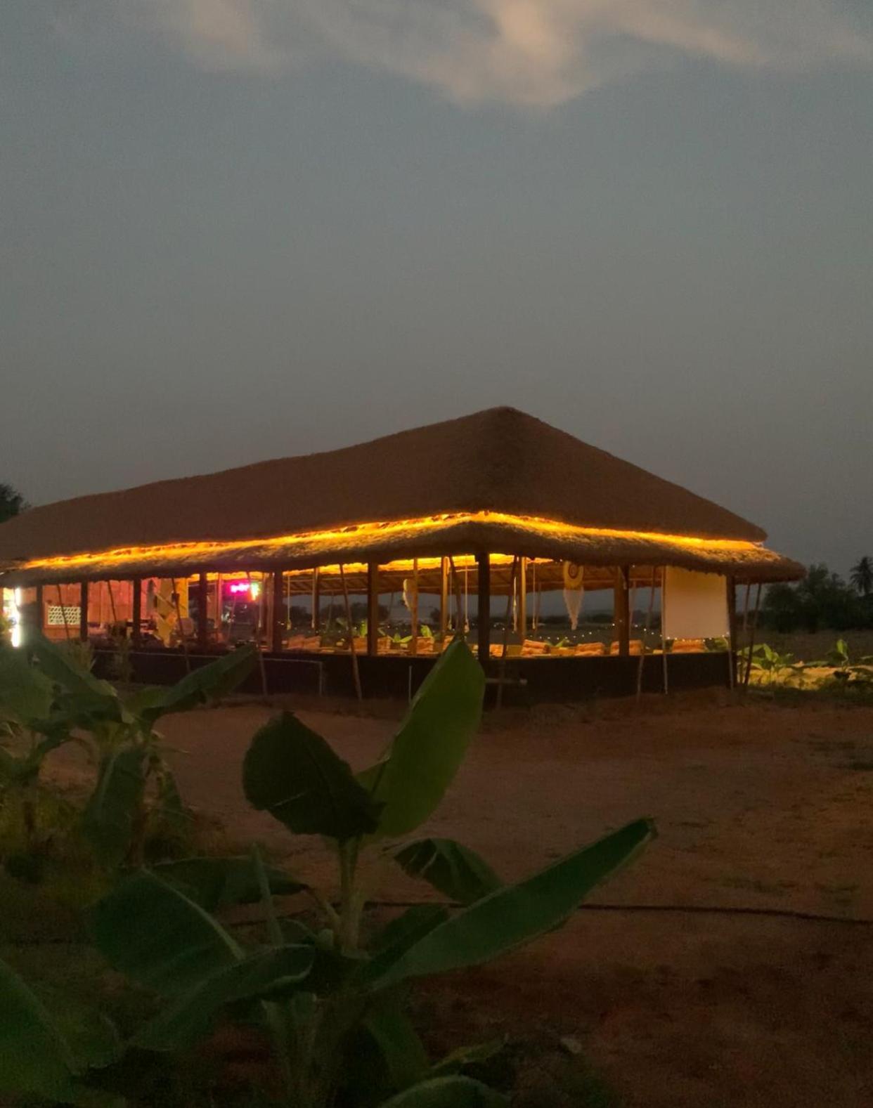 Hotel Tropical Hampi Extérieur photo