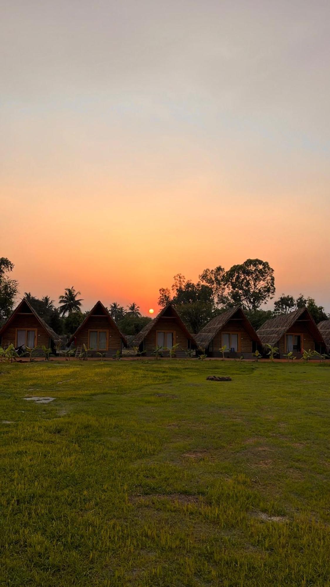 Hotel Tropical Hampi Extérieur photo