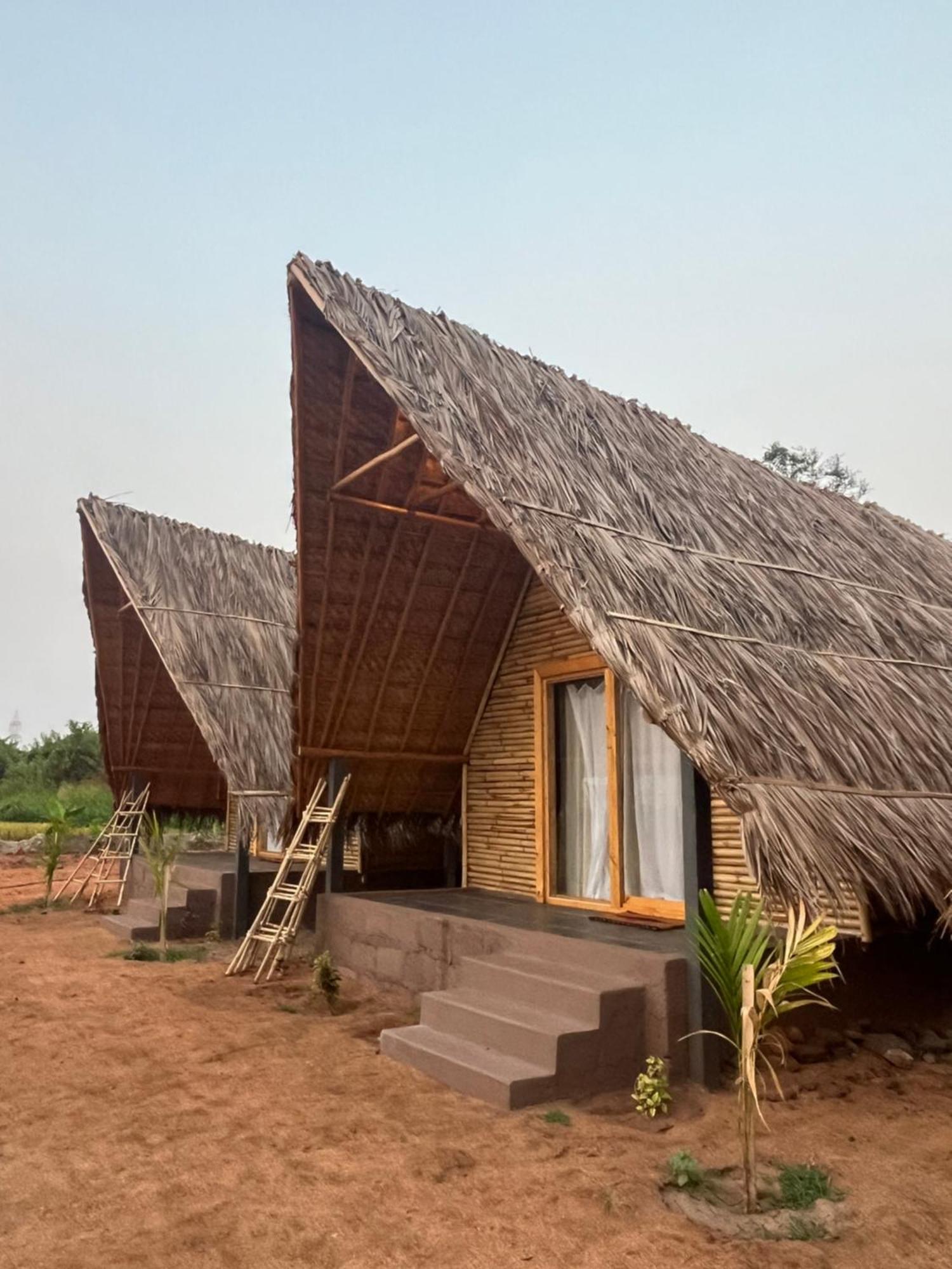 Hotel Tropical Hampi Extérieur photo