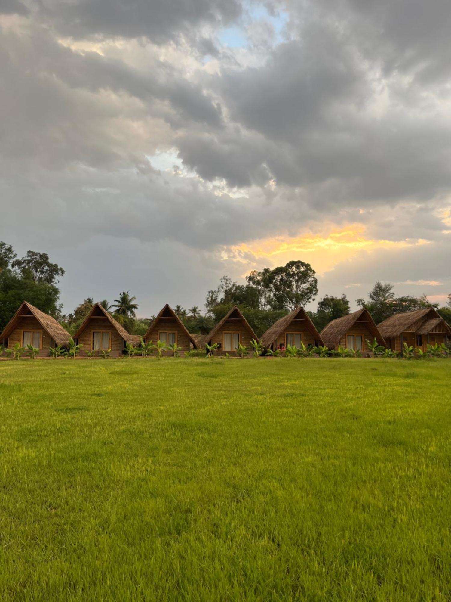 Hotel Tropical Hampi Extérieur photo