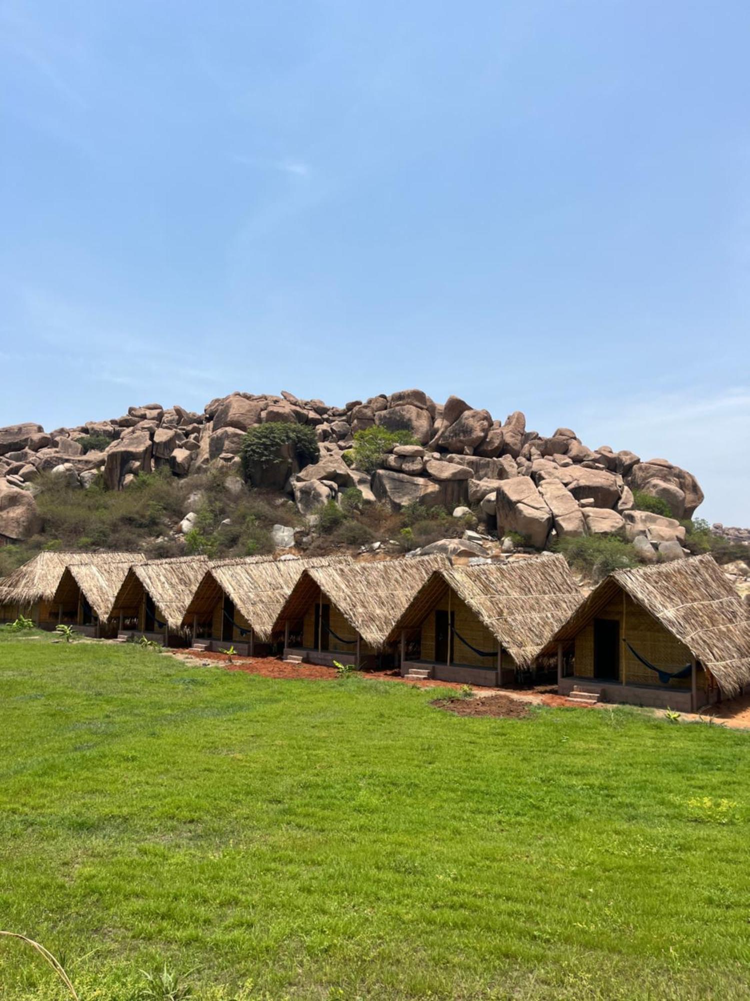 Hotel Tropical Hampi Extérieur photo