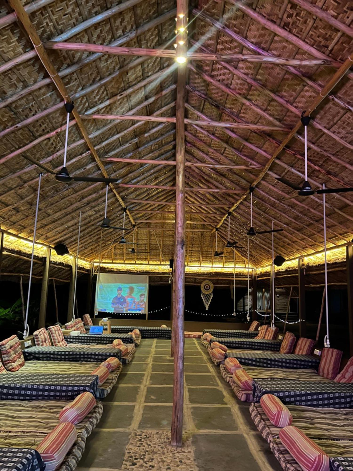 Hotel Tropical Hampi Extérieur photo