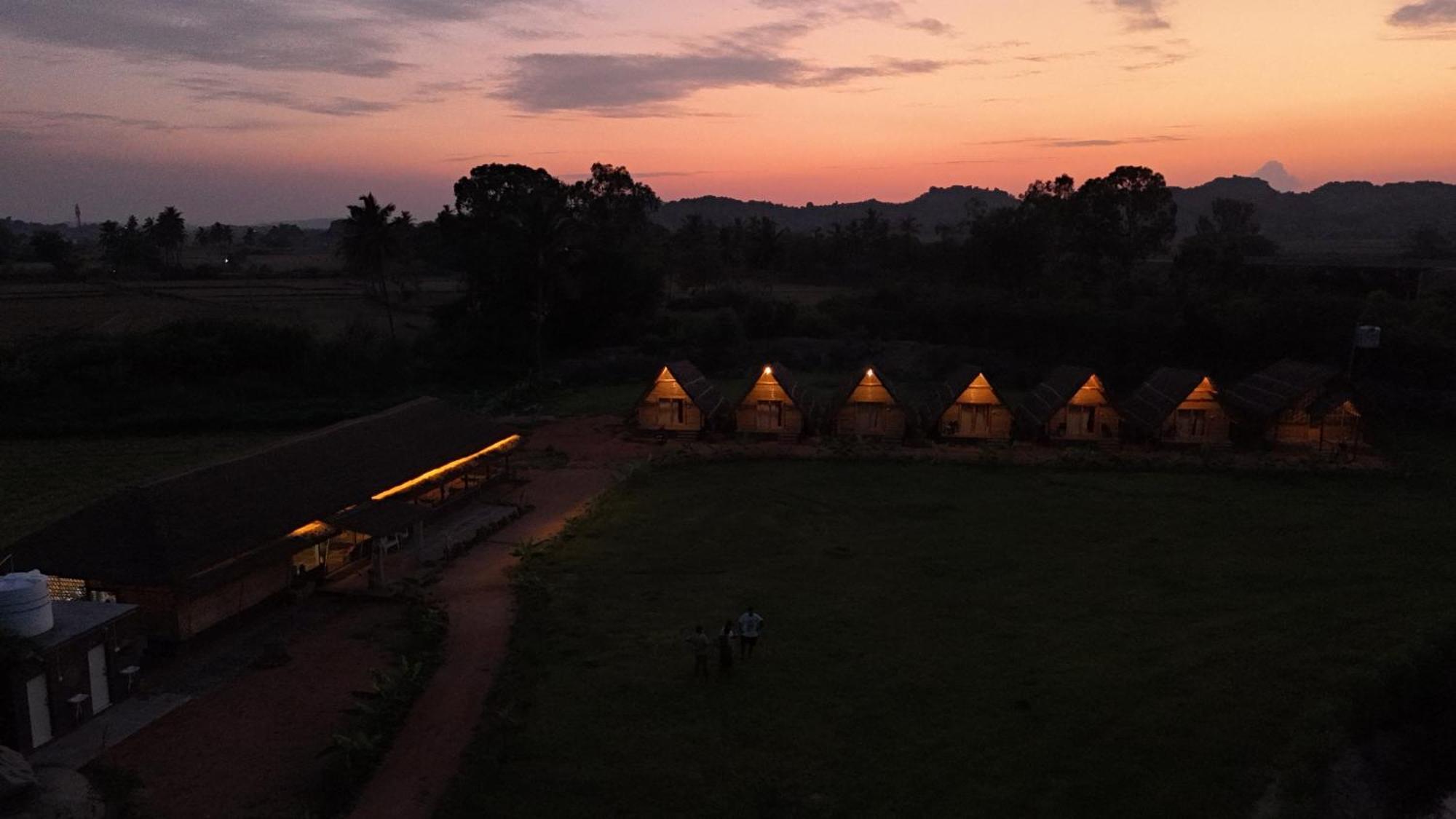 Hotel Tropical Hampi Extérieur photo