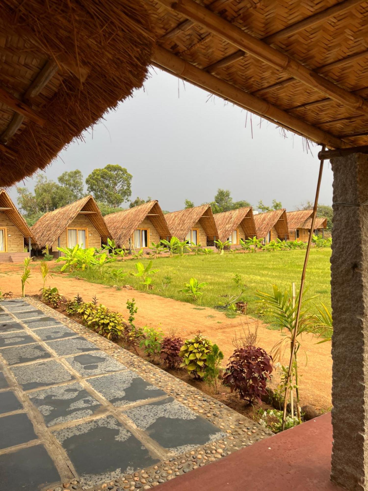 Hotel Tropical Hampi Extérieur photo