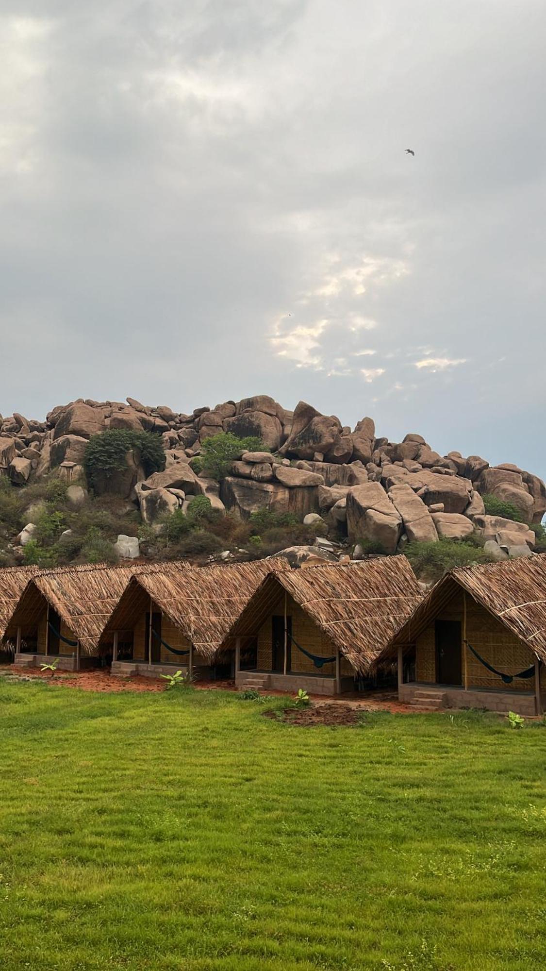 Hotel Tropical Hampi Extérieur photo