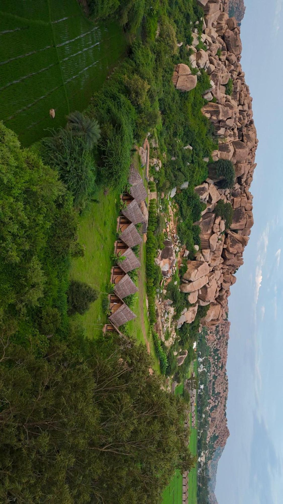 Hotel Tropical Hampi Extérieur photo