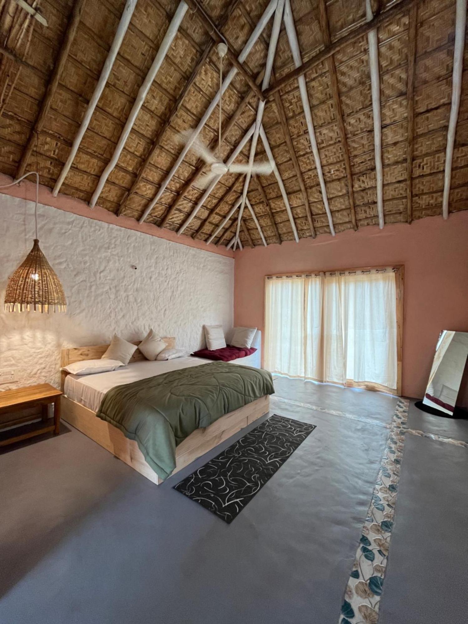 Hotel Tropical Hampi Extérieur photo